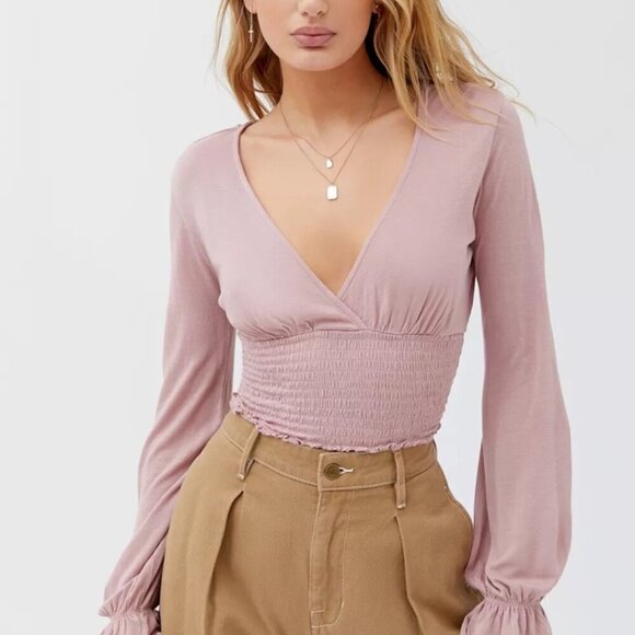 Urban Outfitters Women's Pink Rose Cropped V-Neck Blouse Size M NWT - Picture 8 of 9